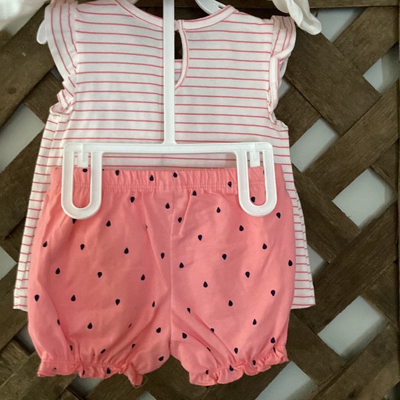 NWT!!!!! 3 piece Carter’s Strawberry Outfit - Picture 6 of 9